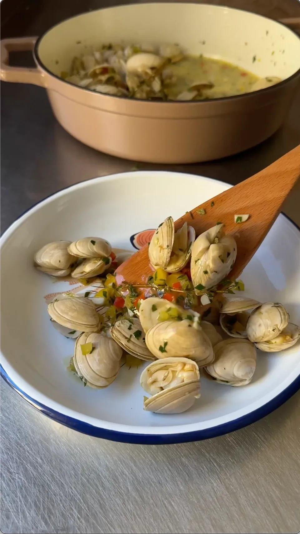 Clams in White Wine with Garlic & Butter