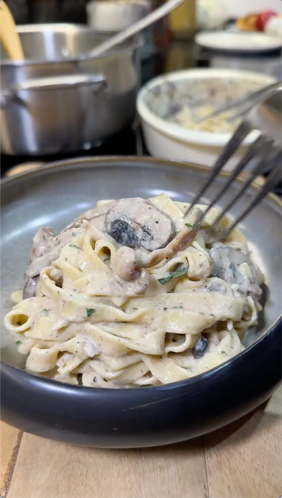 Fettuccine with Mushrooms - Not the Prettiest, but Insanely Delicious!