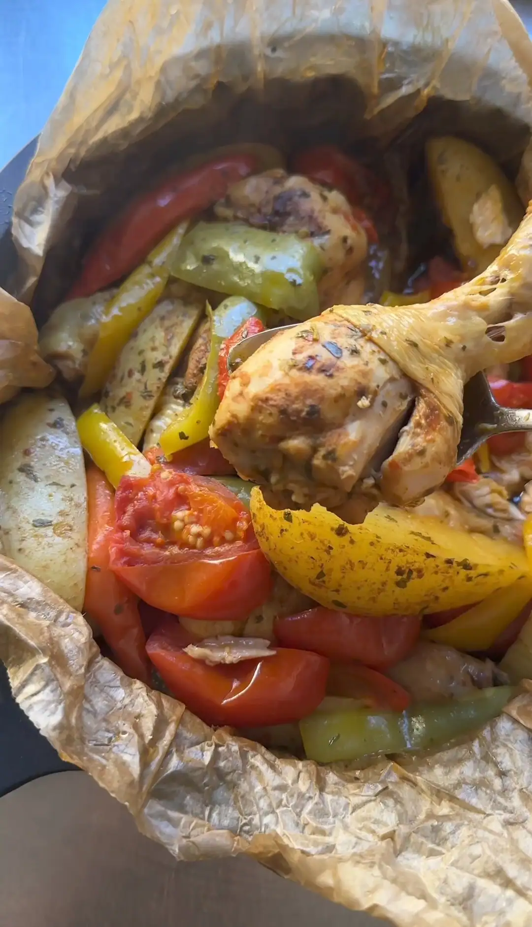 Baked Chicken Drumsticks with Vegetables