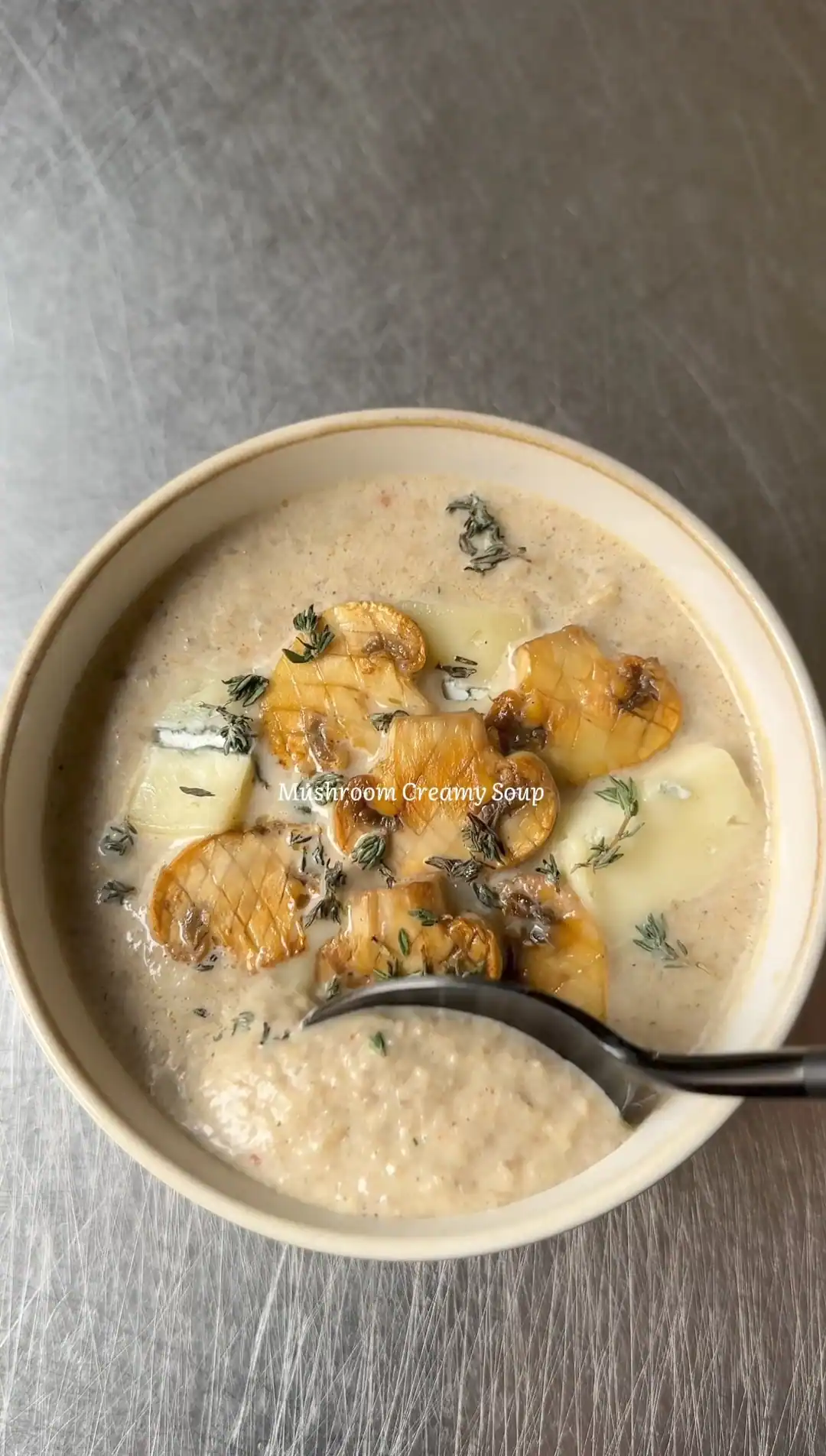 Creamy mushroom soup with Gorgonzola 
