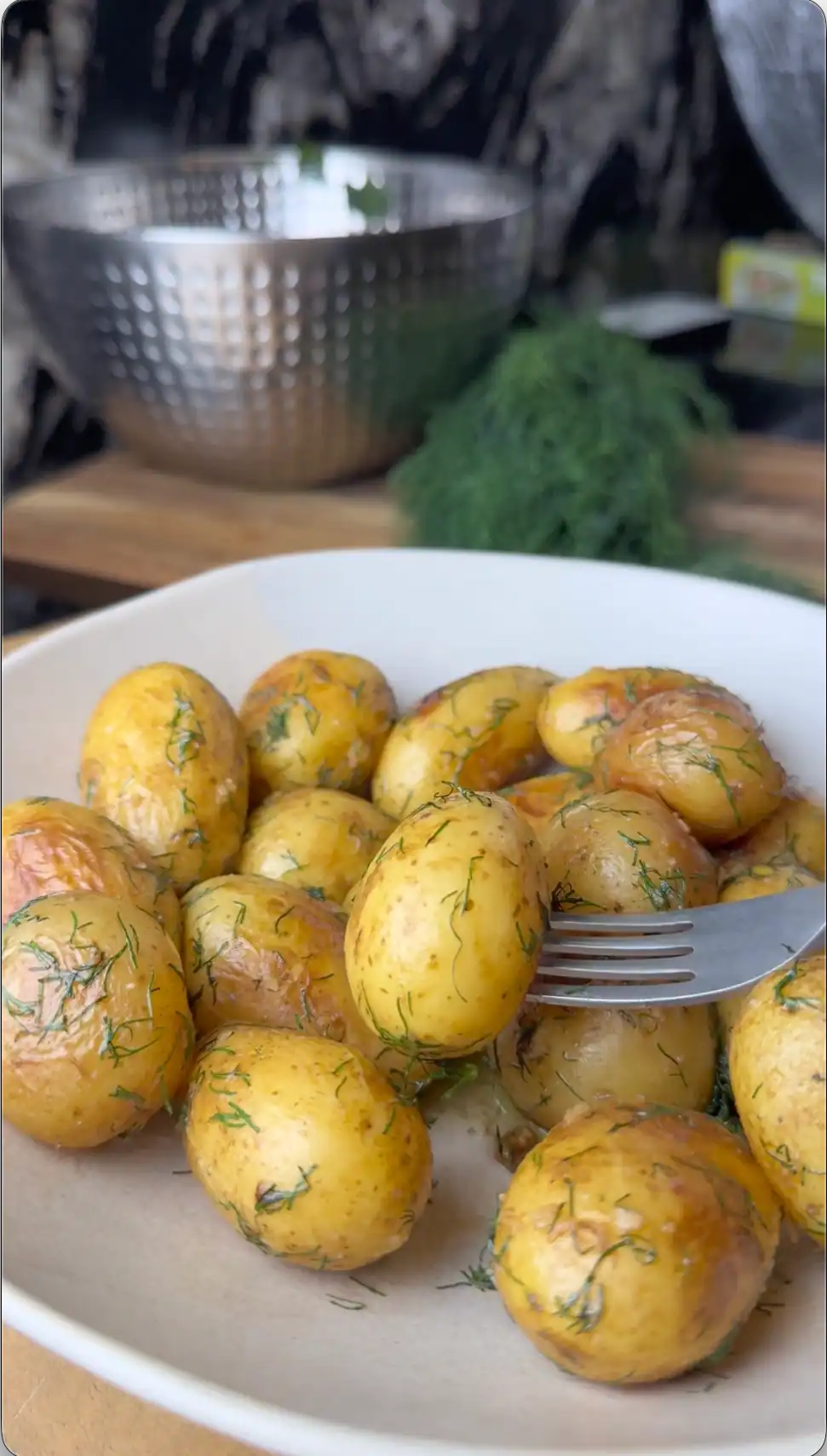 Crispy Garlic Butter Baby Potatoes with Fresh Dill